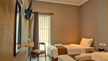 Habitación superior con 1 cama doble o 2 individuales, vistas al jardín | Escritorio, wifi gratis, ropa de cama