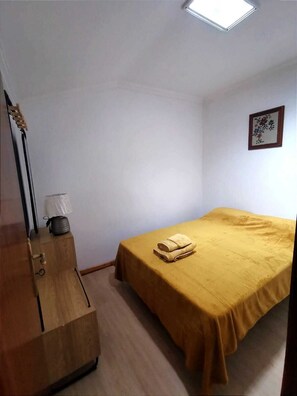 3 bedrooms, WiFi, bed sheets