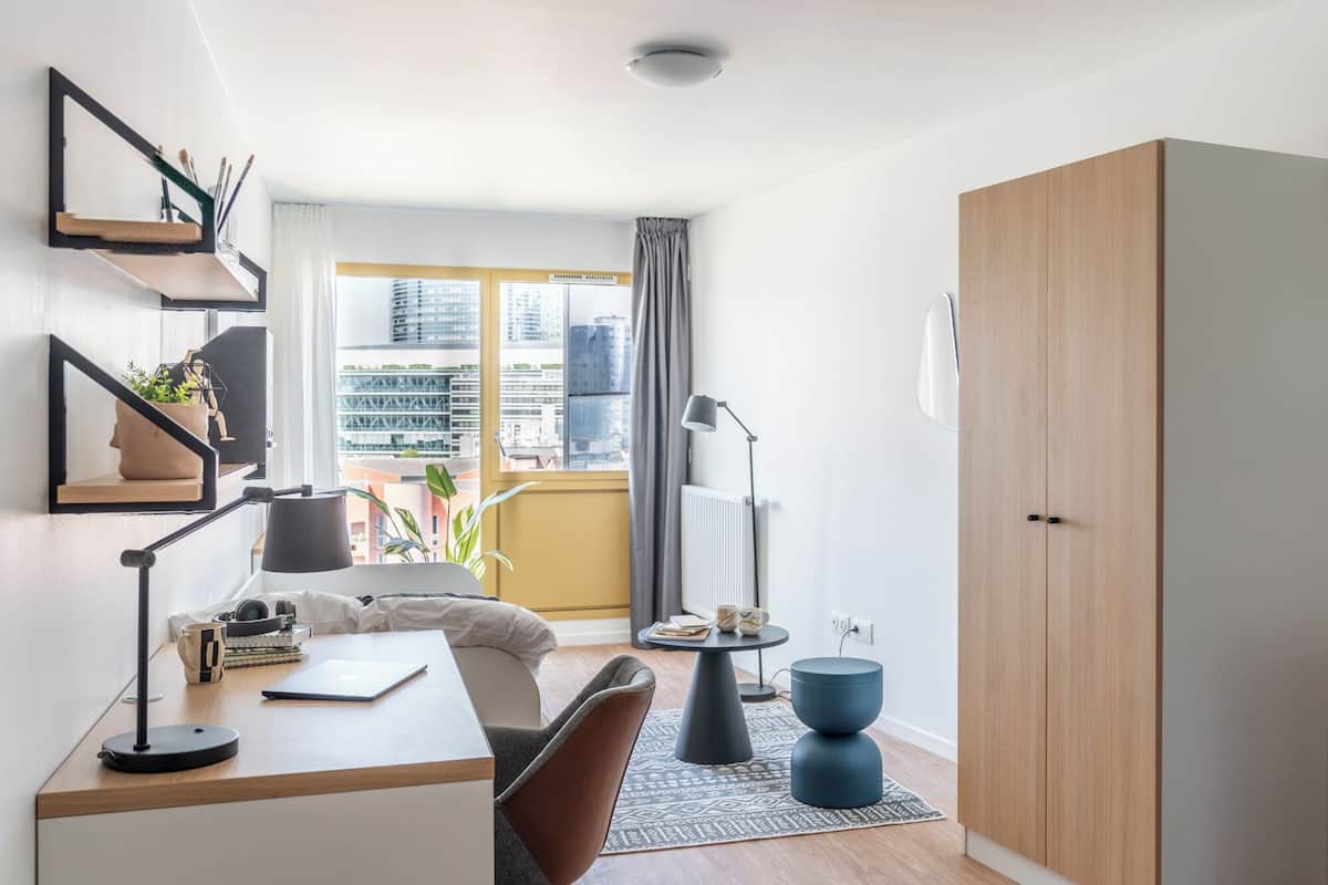 Deluxe Studio | 2 bilik tidur, peralatan tempat tidur premium, dihias secara berasingan