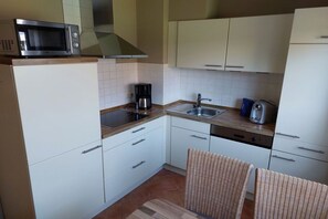 冰箱、微波炉、炉灶、洗碗机