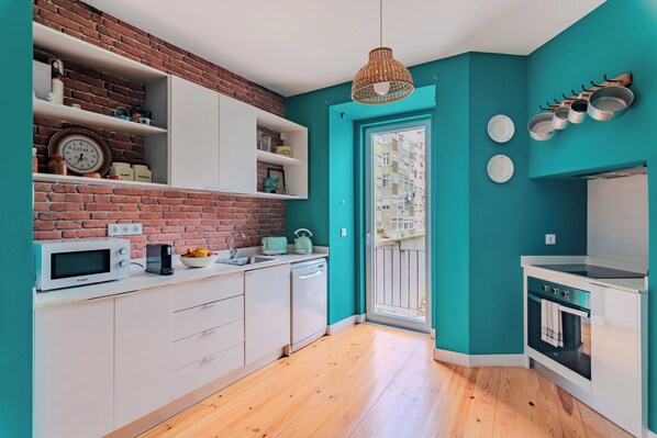 Design Apartment, 3 Bedrooms, Non Smoking | Private kitchen | Electric kettle