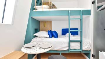 Iron/ironing board, internet, bed sheets