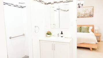 Dusche, Haartrockner, Handtücher