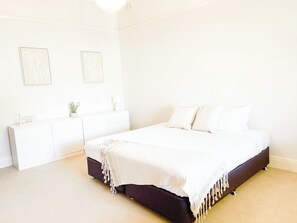 4 bedrooms, iron/ironing board, free WiFi, bed sheets