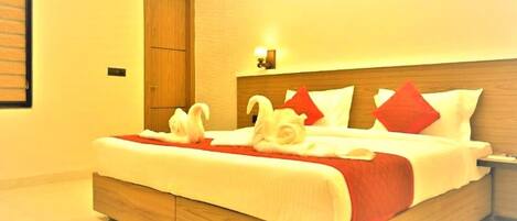 Deluxe Double Room | Desk, laptop workspace, soundproofing, WiFi (free)