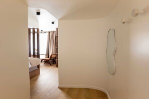 Desk, iron/ironing board, free WiFi, bed sheets - Magnificent Studio with A/C - 1P - Champs-Élysées (Paris)