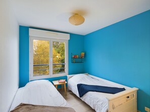 2 Schlafzimmer, Bügeleisen/Bügelbrett