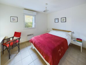 2 bedrooms, iron/ironing board