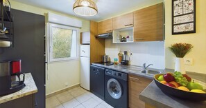 Fridge, microwave, oven, dishwasher - Pont L'Abbé, flat for 4 with a balcony (Pont-l´Abbé)