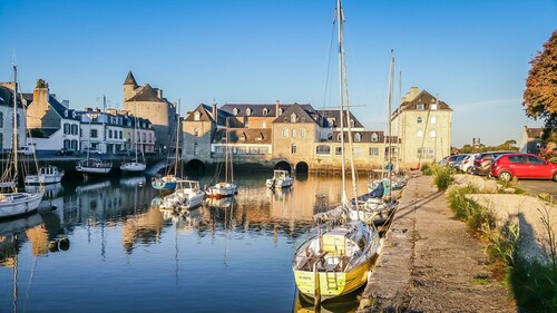 Pont L'Abbé, flat for 4 with a balcony