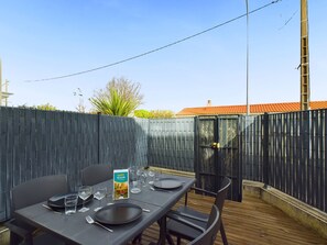 屋外ダイニングエリア