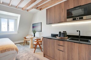 Desk, iron/ironing board, free WiFi, bed sheets
