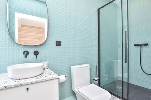 Bruser, hårtørrer, håndklæder, Shampoo