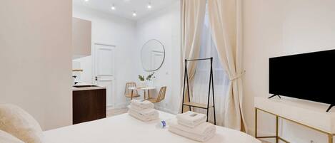 Iron/ironing board, Internet, bed sheets