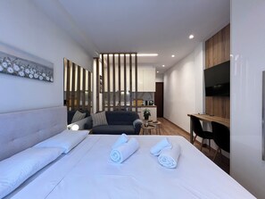 Deluxe Suite, City View