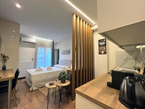 Deluxe Suite, City View