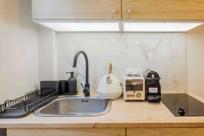 Fridge, microwave, stovetop, coffee/tea maker