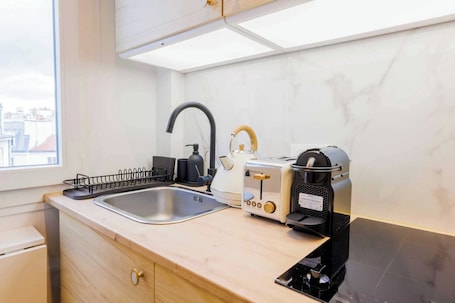 Fridge, microwave, stovetop, coffee/tea maker