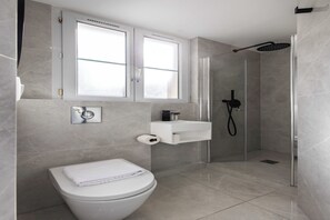 Shower, hair dryer, towels - Modern studio - 2P - Pigalle / Moulin Rouge (Paris)