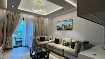Apartment, 1 Bedroom, Smoking, Balcony | Living room