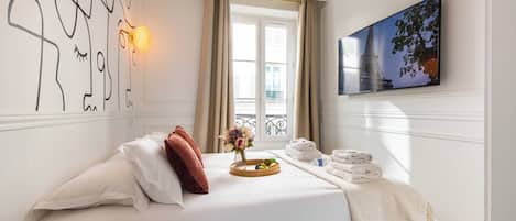 Iron/ironing board, WiFi, bed sheets