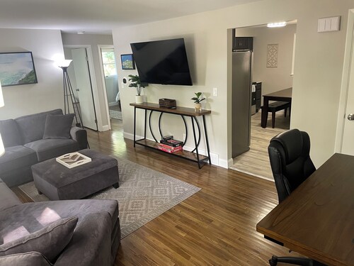 Charming 2-bedroom house near Artpark in the Village of Lewiston