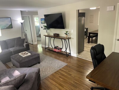 Charming 2-bedroom house near Artpark in the Village of Lewiston