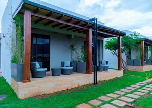 Hochwertige Bettwaren, Minibar, Zimmersafe, Schreibtisch