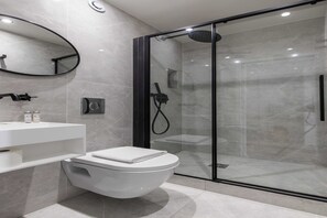 Shower, hair dryer, towels - Intimate private room - 2P- Pigalle/Moulin Rouge (Paris)