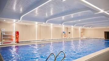 Una piscina techada