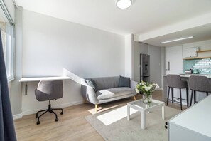 Apartamento, 1 habitación, fumadores, vistas a la ciudad | Sala de estar
