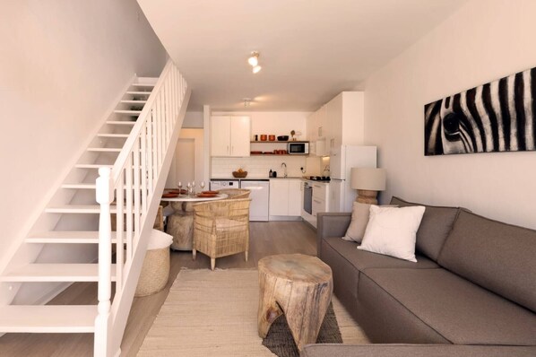 Living room - 2 Bedroom Apartment, Princess Beach Club, Houtbay (Cape Town)