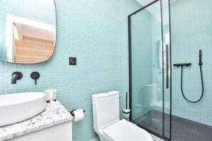 Bruser, hårtørrer, håndklæder