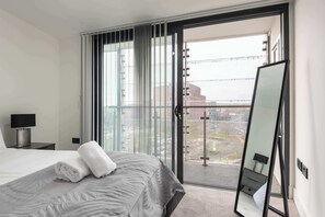 1 bedroom, desk, iron/ironing board, WiFi - Spacious 1 Bedroom Apartment in Central Sheffield (Sheffield)