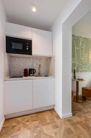 Fridge, microwave, stovetop, coffee/tea maker