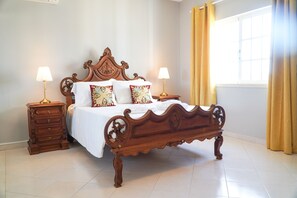 5 habitaciones, tabla de planchar con plancha, wifi y ropa de cama 
