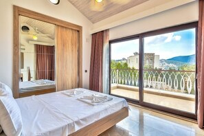 3 bedrooms, iron/ironing board, WiFi, bed sheets - Villa Feride - Stunning views overlooking Kalkan sea (Kalkan)