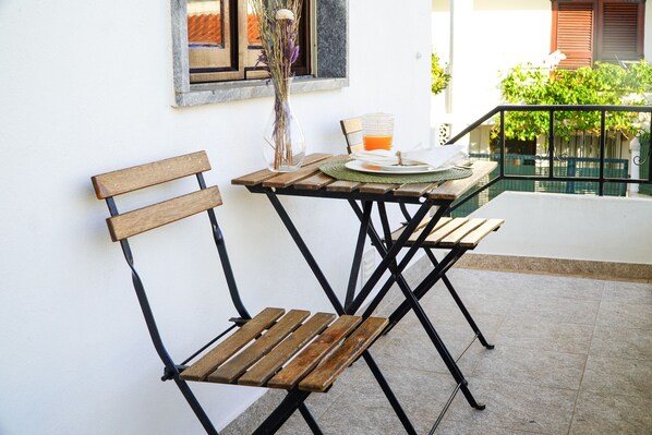 Outdoor dining - Apartment Marisela - Lovely apartment close to the beach (Albufeira)