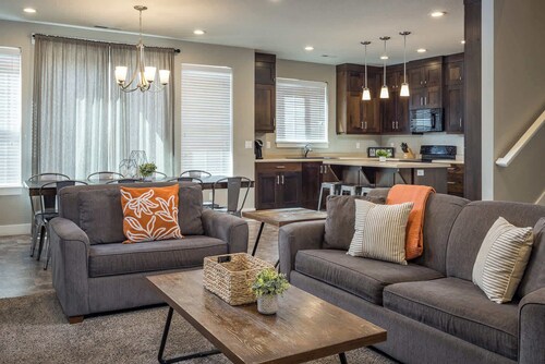 Downtown Moab Basecamp Pool & Hot Tub - Entrada