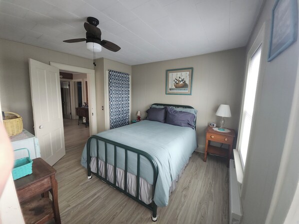 4 bedrooms, desk, iron/ironing board, WiFi