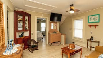 4 bedrooms, desk, iron/ironing board, WiFi