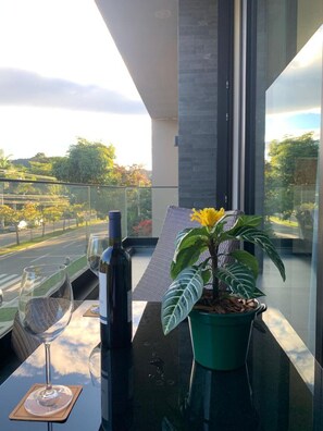 Outdoor dining - Casa De Luxo Jurerê Internacional  (Florianópolis)