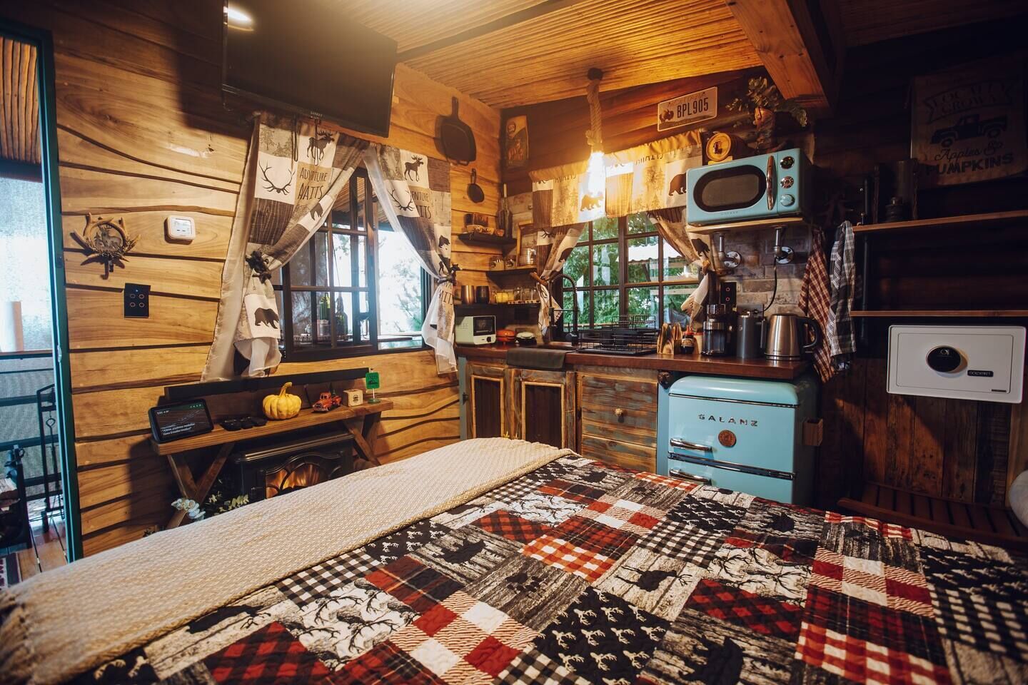 1 bedroom, in-room safe, free WiFi, bed sheets