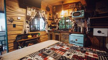 1 bedroom, in-room safe, free WiFi, bed sheets