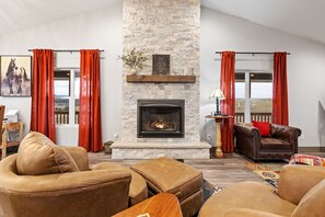 Smart TV, chimenea y tenis de mesa