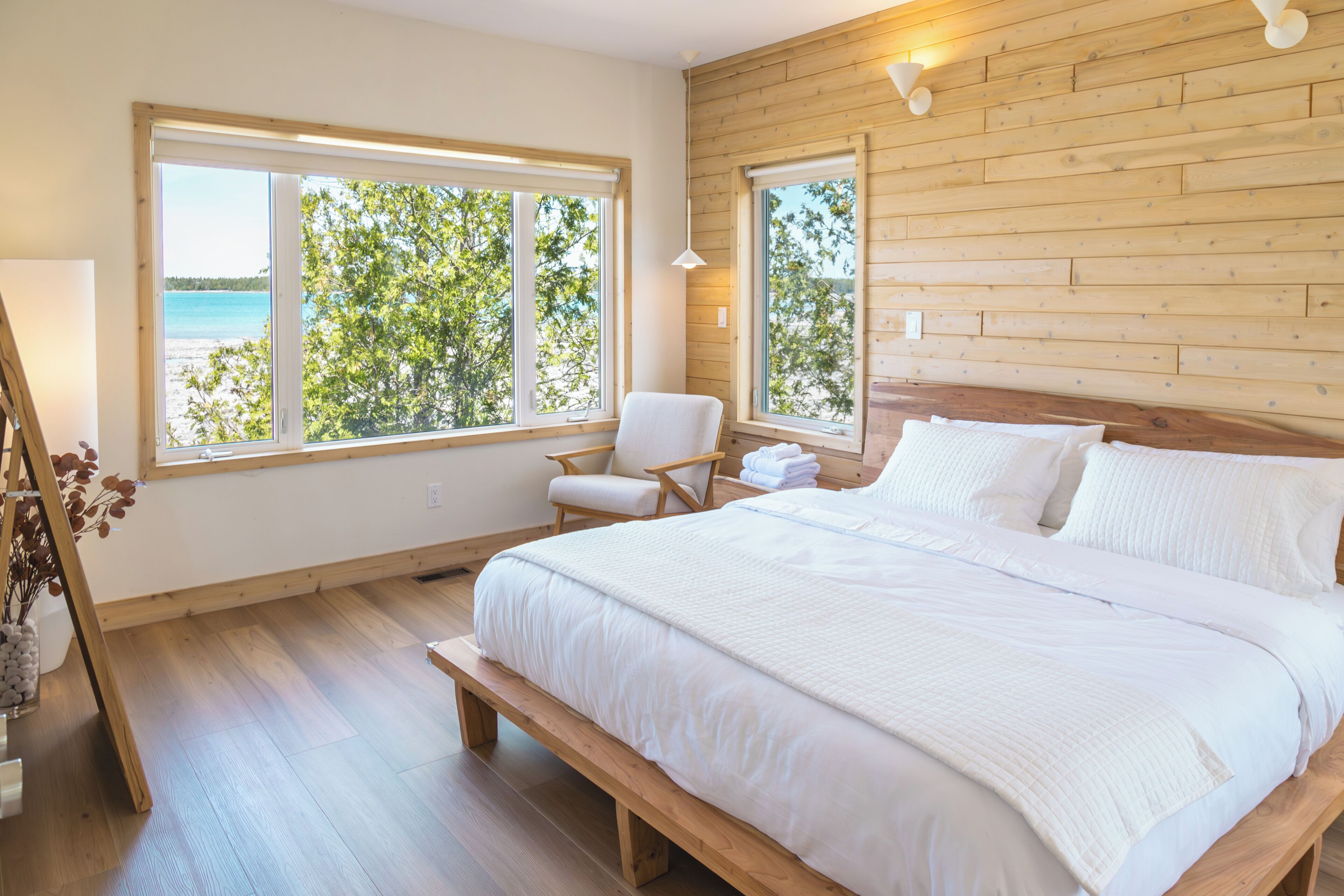 3 chambres, bureau, fer et planche à repasser, lit parapluie