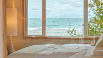 3 slaapkamers, een bureau, een strijkplank/strijkijzer, reisbedje