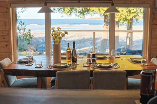 300ft Lake front + All Season + Hot tub Steam bath