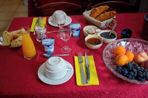 Daily buffet breakfast for a fee