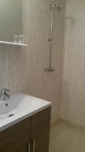 Dusche, Handtücher, Seife, Shampoo